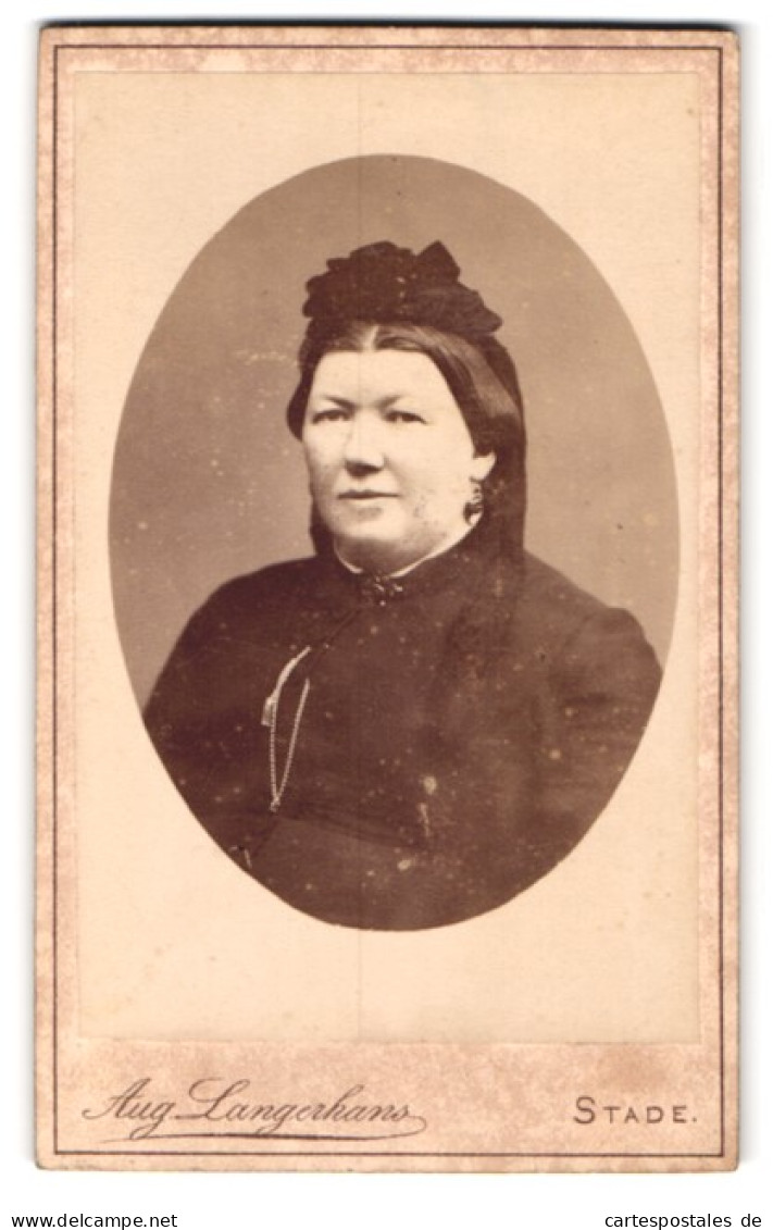 Fotografie Aug. Langerhans, Stade, Gr. Schmiedestr. 192, Portrait Hübsche Dame Mit Rüschenkopfschmuck  - Anonymous Persons