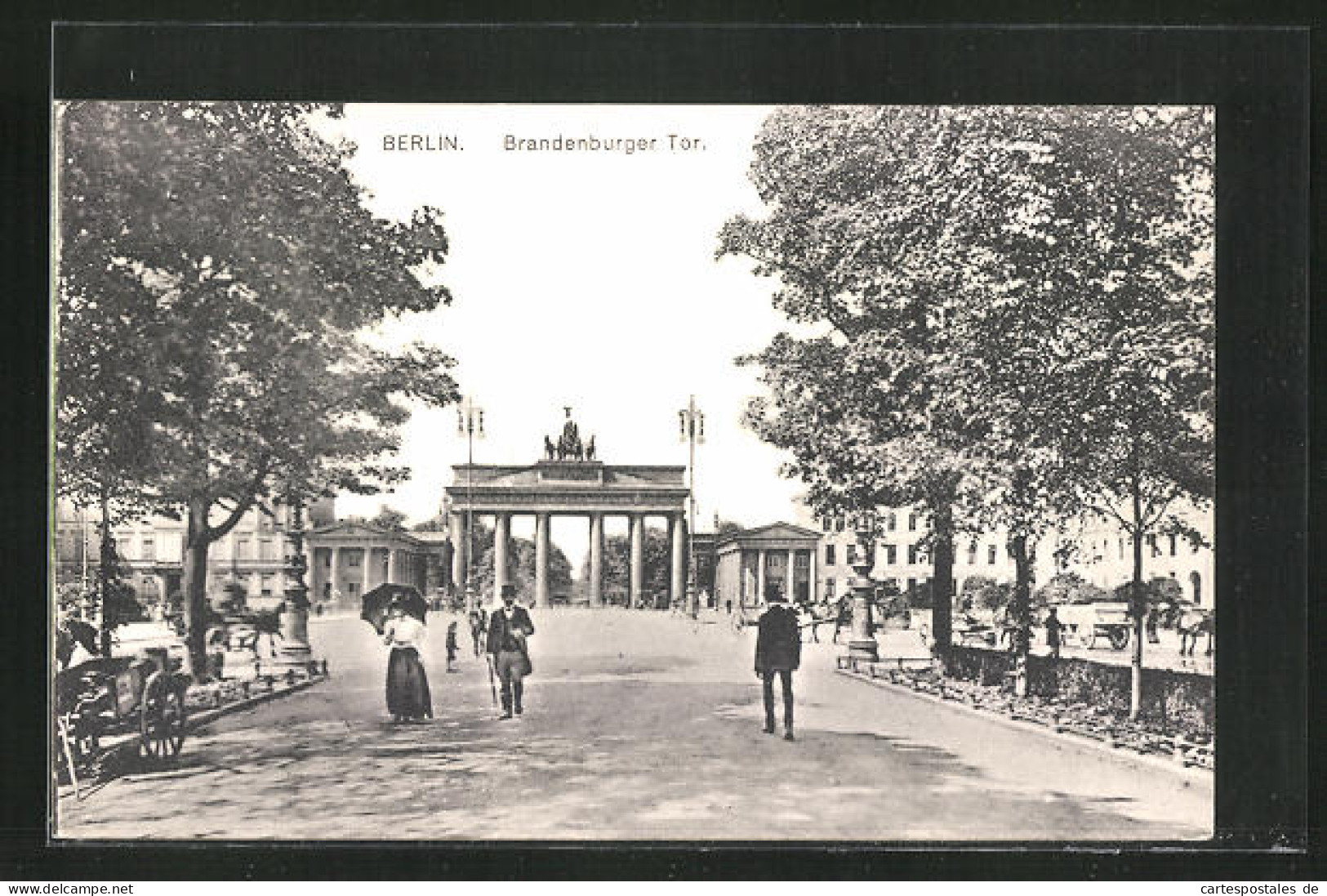 AK Berlin, Brandenburger Tor Mit Passanten  - Sonstige & Ohne Zuordnung