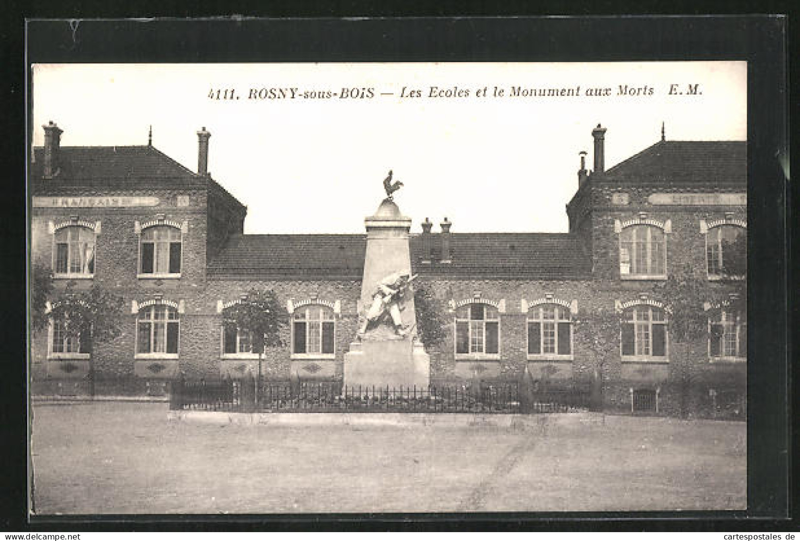 CPA Rosny-Sous-Bois, Les Ecoles Et Le Monument Aux Morts  - Rosny Sous Bois