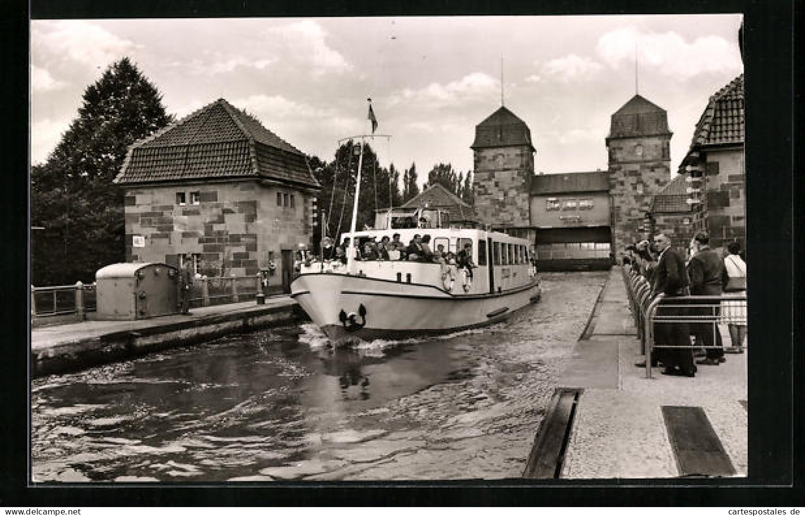 AK Minden In Westfalen, Schachtschleuse Zwischen Mittellandkanal Und Weser  - Minden