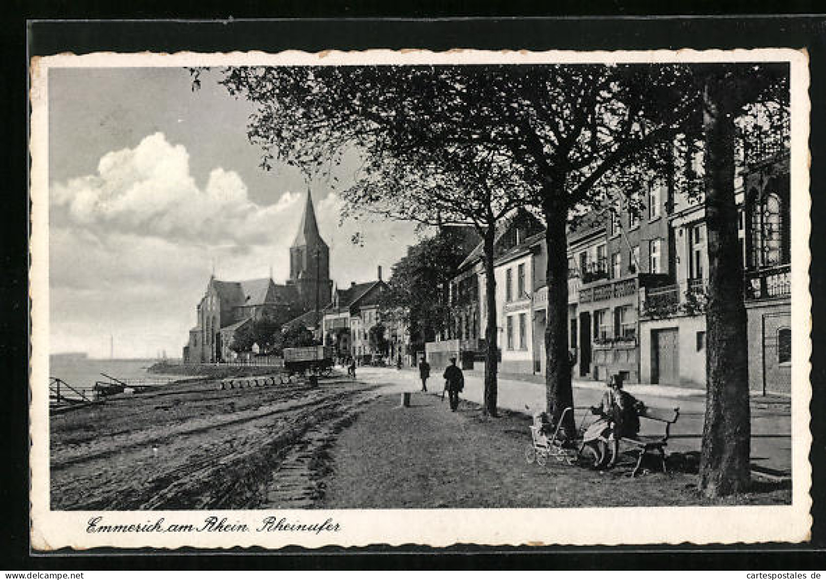 AK Emmerich Am Rhein, Rheinufer Mit Kirche  - Emmerich