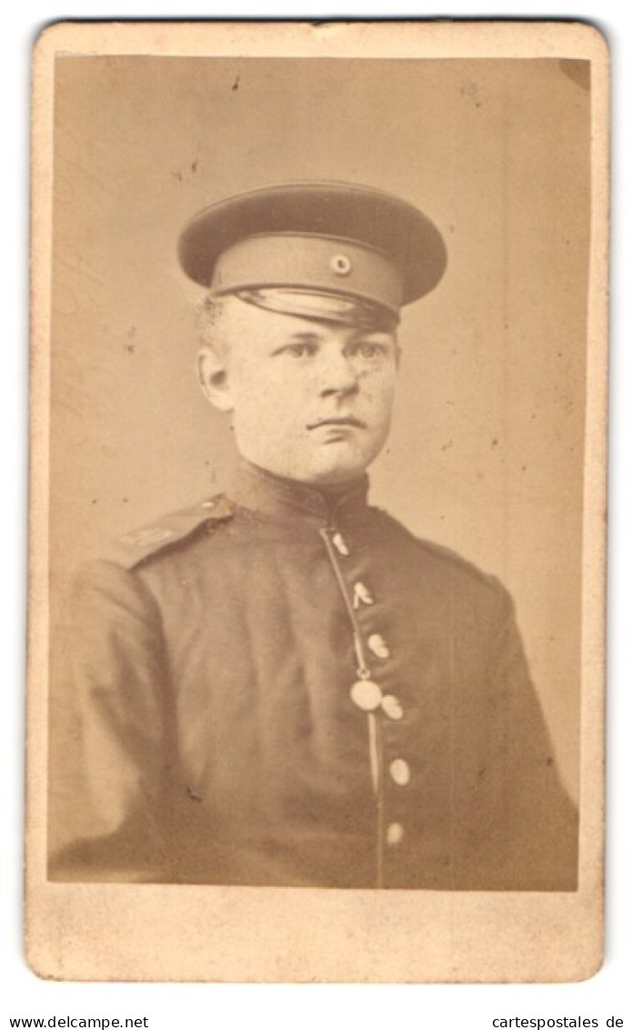 Fotografie O. Sonnemann, Golsar, Kindlich Aussehender Soldat Mit Weinerlichem Blick Des 10. Rgts. In Uniform  - Personas Anónimos