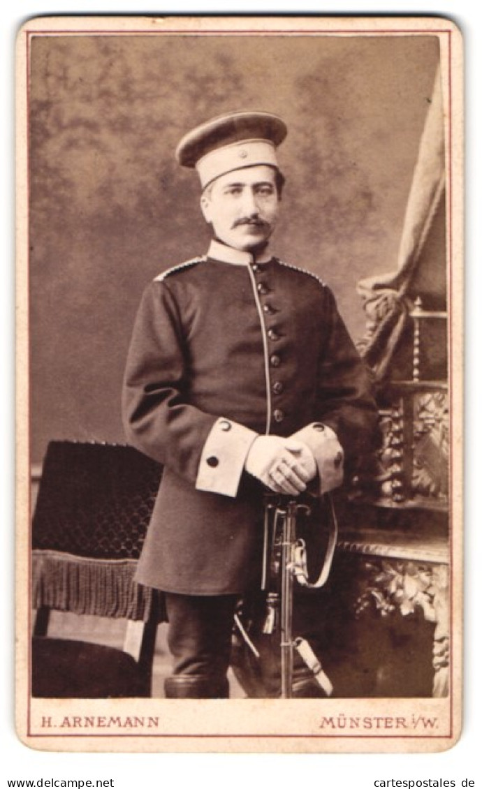 Fotografie H. Arnemann, Münster, Frauenstrasse 1, Einjährig-Freiwilliger In Uniform  - Anonieme Personen