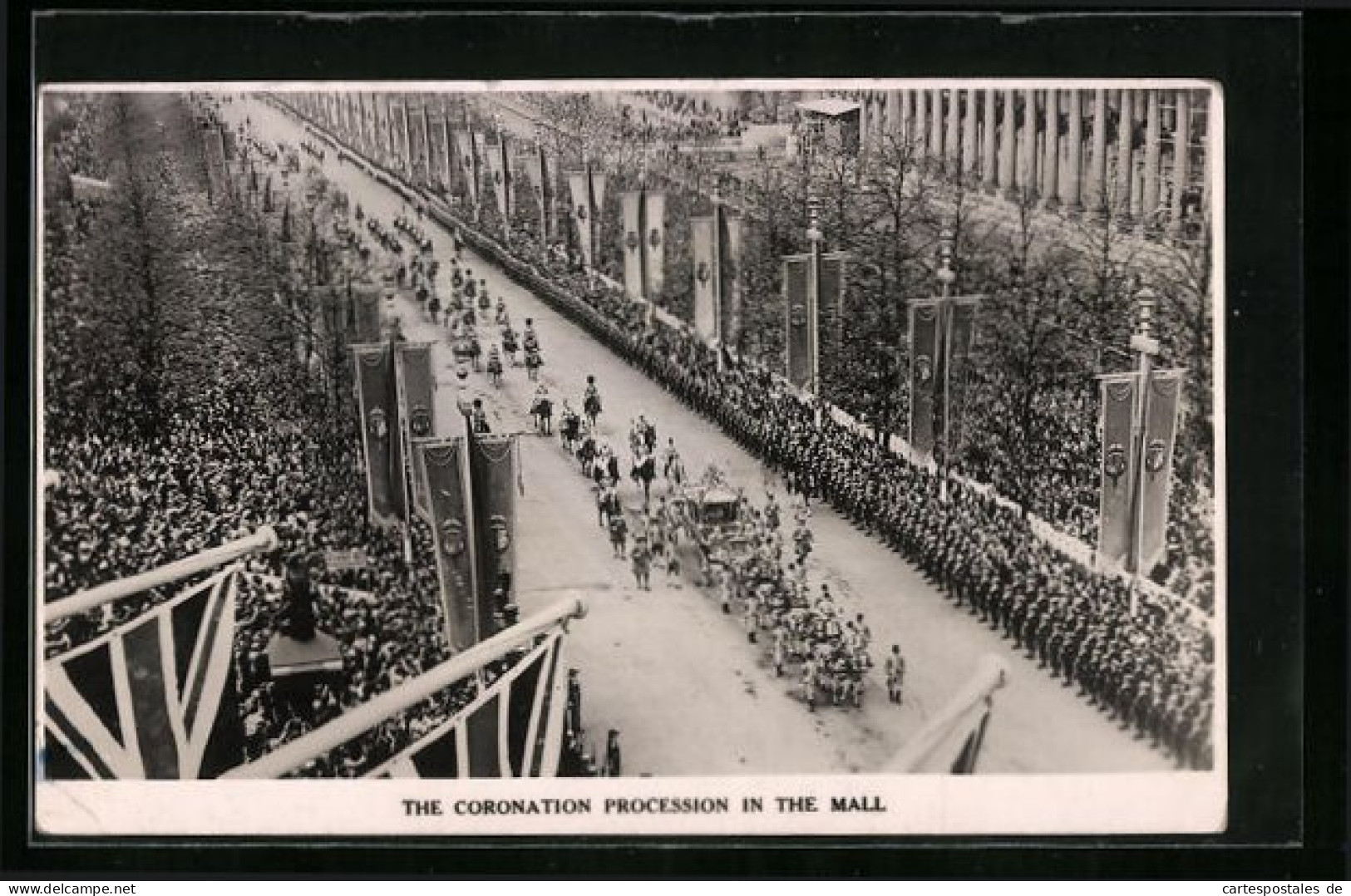 Pc The Coronation Procession In The Mall  - Familles Royales