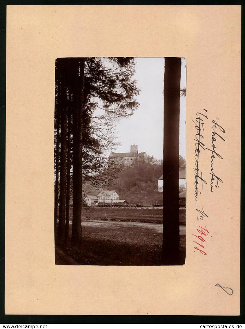 Fotografie Brück & Sohn Meissen, Ansicht Scharfenstein, Güterzug Am Fusse Des Schlosses  - Places