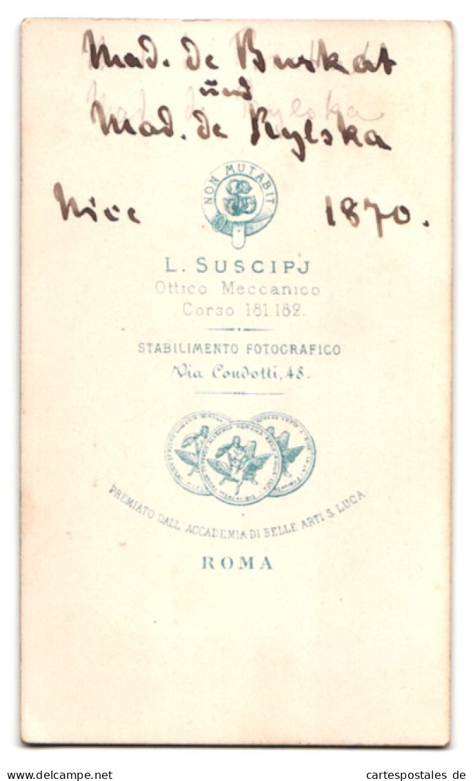 Foto L. Suscipj, Roma, Portrait Mad. De Burkat Und Mad. De Rylska In Biedermeierkleidern Posieren Im Atelier, 1870  - Personas Anónimos