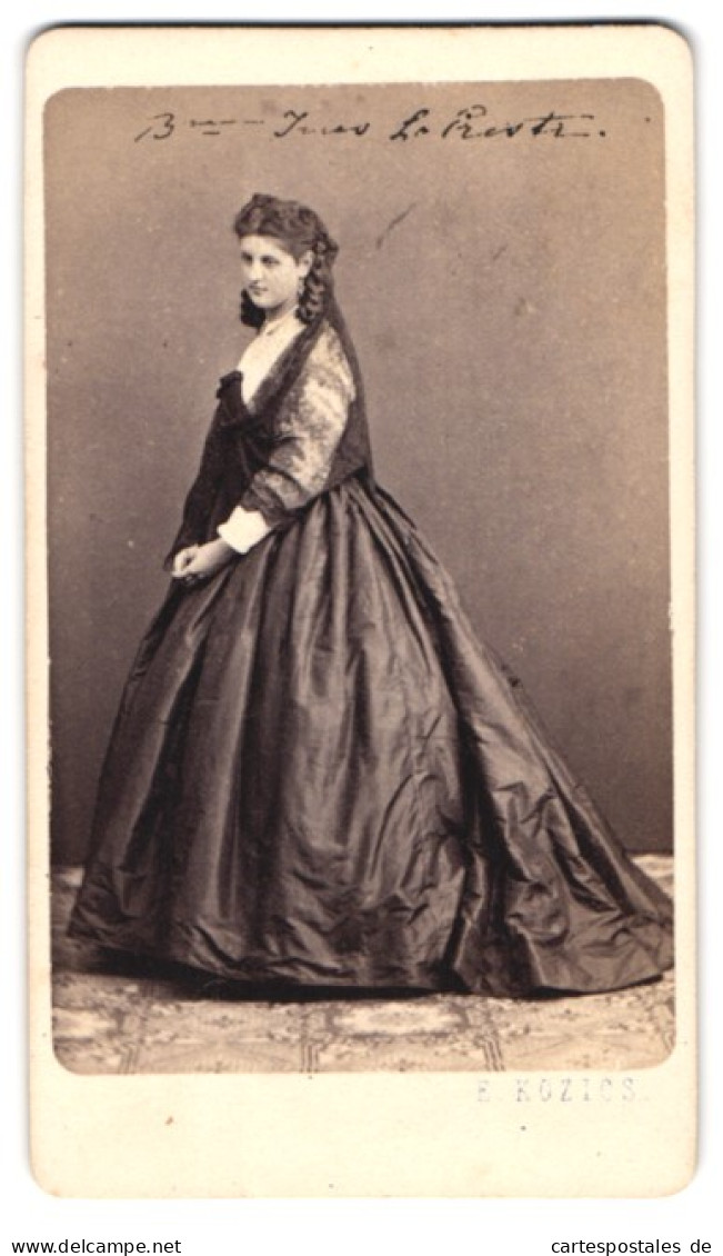 Fotografie E. Kozics, Pressburg, Frau Ines La Presti Im Dunklen Reifrockkleid Mit Zöpfen  - Anonymous Persons