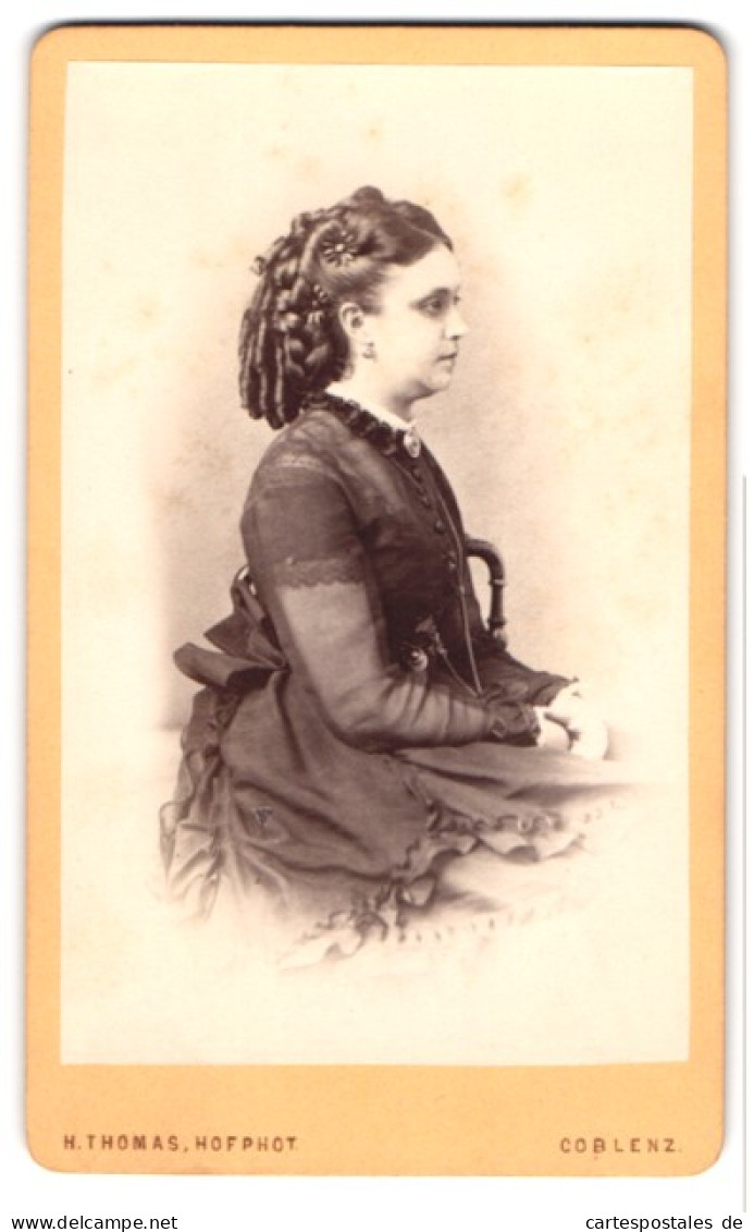 Fotografie H. Thomas, Coblenz. Frau Elise Hoelz Im Dunklen Kleid Mit Korkenzieherlocken, Seitenprofil, 1871  - Personas Anónimos