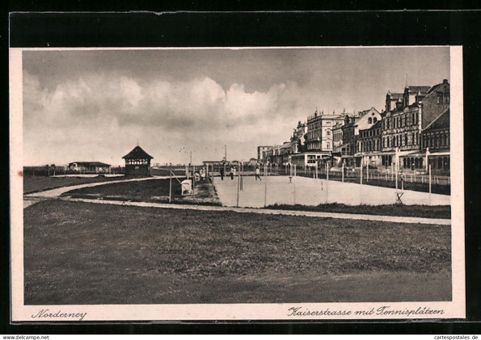 AK Norderney, Kaiserstrasse Mit Tennisplätzen  - Norderney