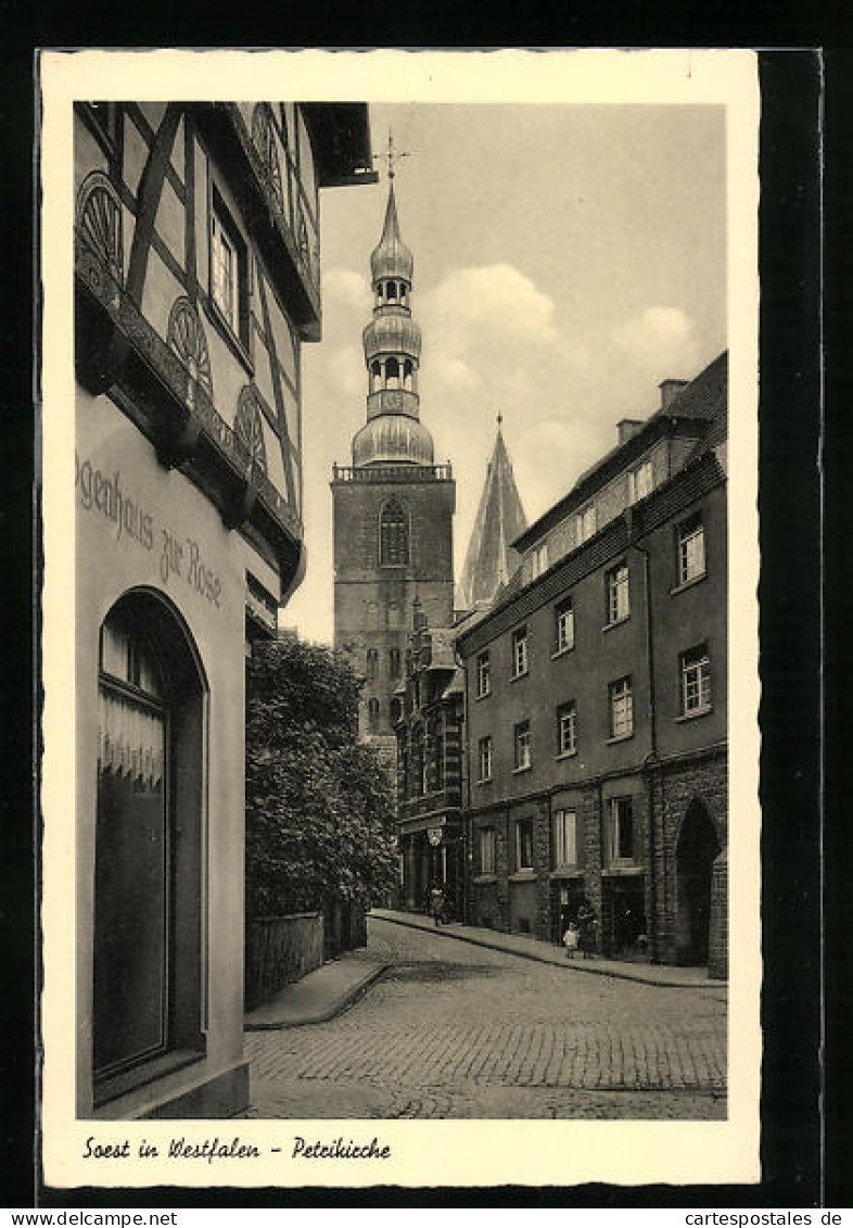 AK Soest In Westfalen, Strassenpartie Mit Petrikirche  - Soest