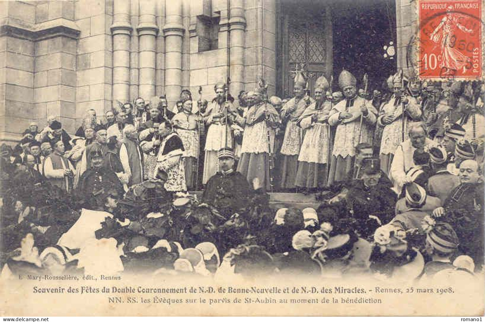 35)  RENNES - Fêtes Du Double Couronnement Le 25 Mars 1908 - NN.SS Les Eveques Sur Le Parvis De St.Aubin.... - Rennes