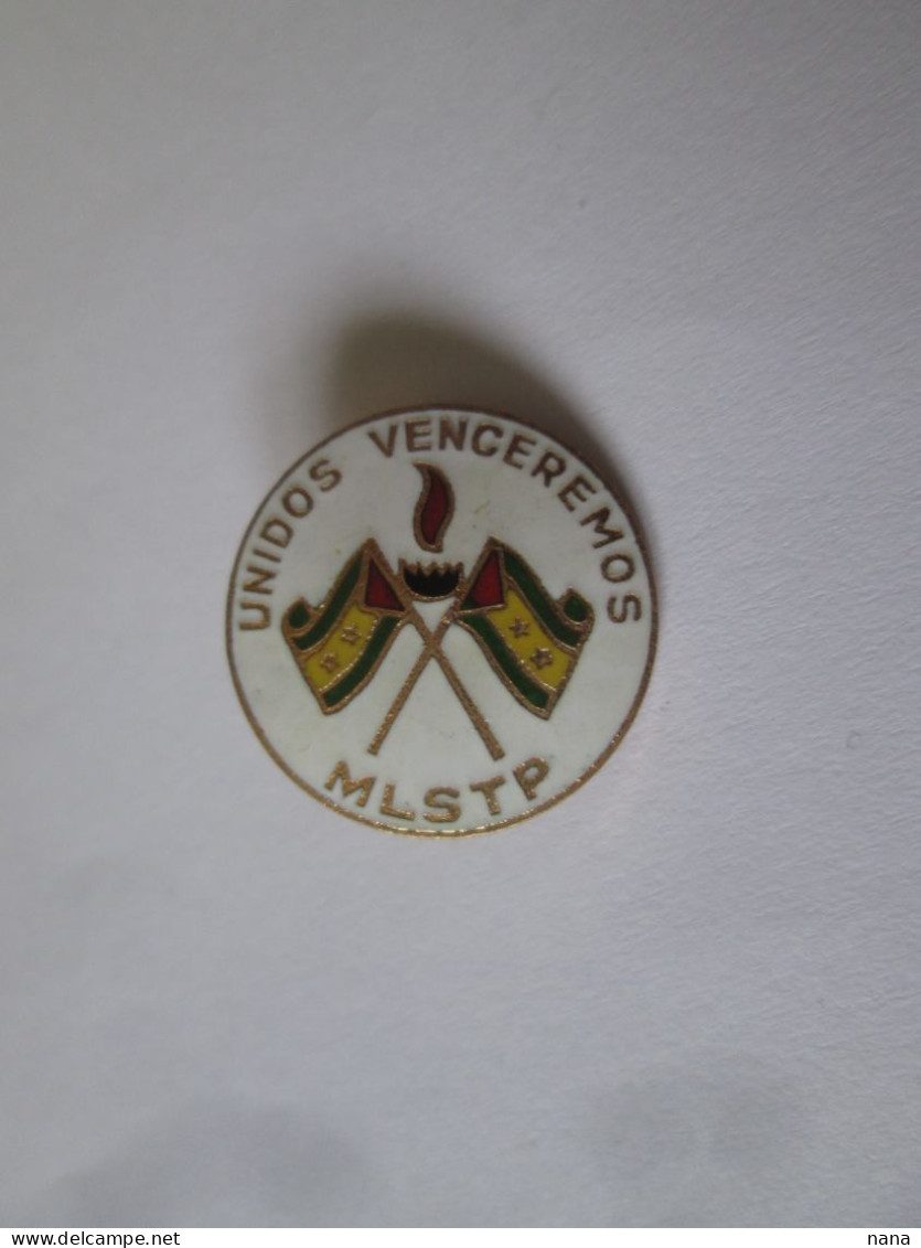 Rare! Insigne Sao Tome & Principe-MLSTP 1960-1978:Mouvement Pour La Liberation/Mouvement For The Liberation Badge,dm=20 - Asociaciones