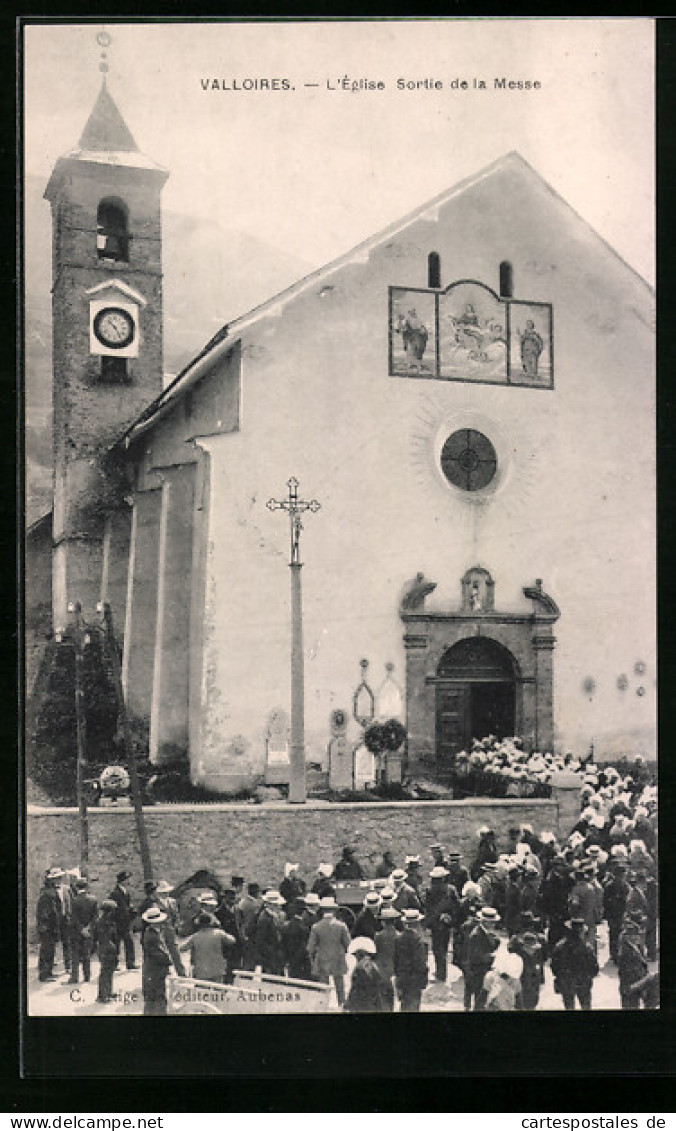 CPA Valloires, L`Èglise, Sortie De La Messe  - Other & Unclassified