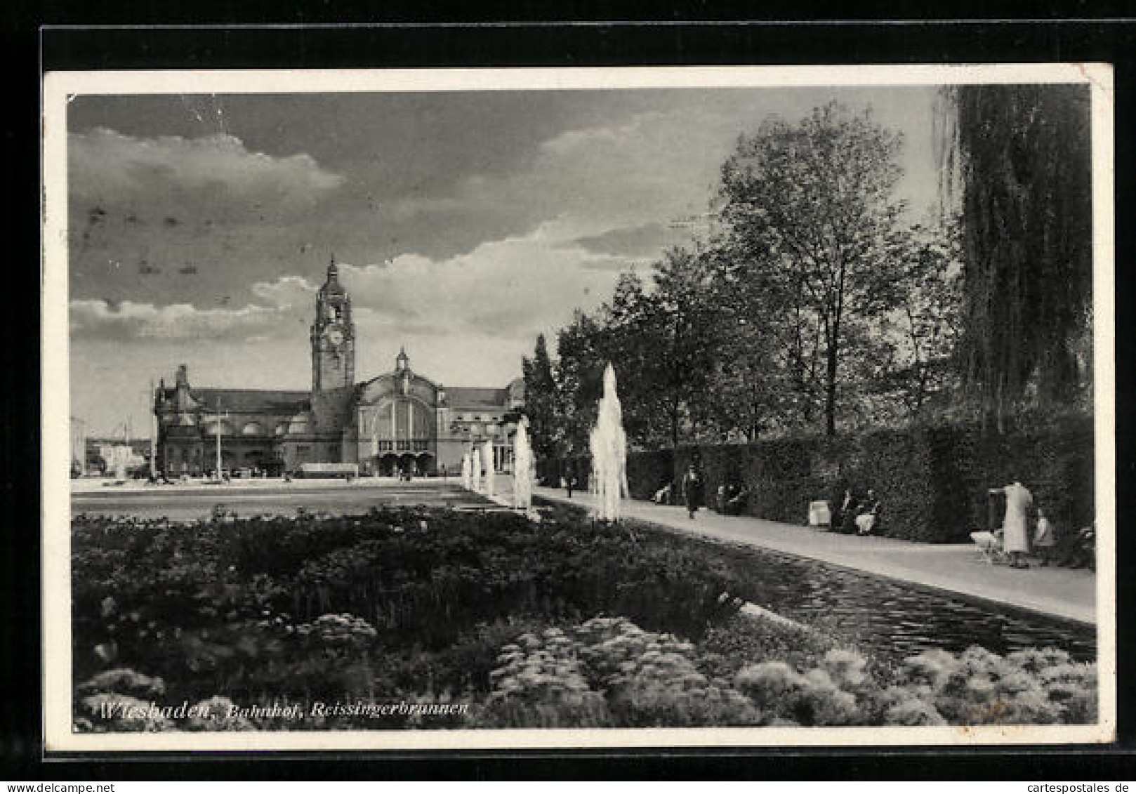 AK Wiesbaden, Bahnhof Und Reissingerbrunnen  - Wiesbaden