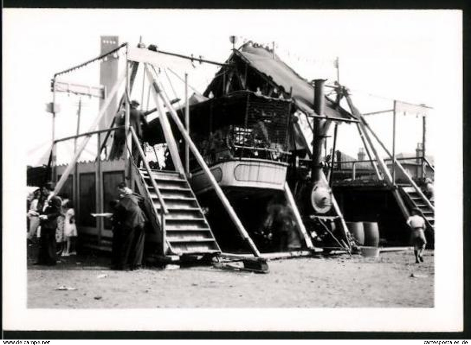 Fotografie England Fair, Rummel-Kirmes-Volksfest, Schiffsschaukel Queen Mary & Big Lizzie, Fahrgeschäft  - Métiers