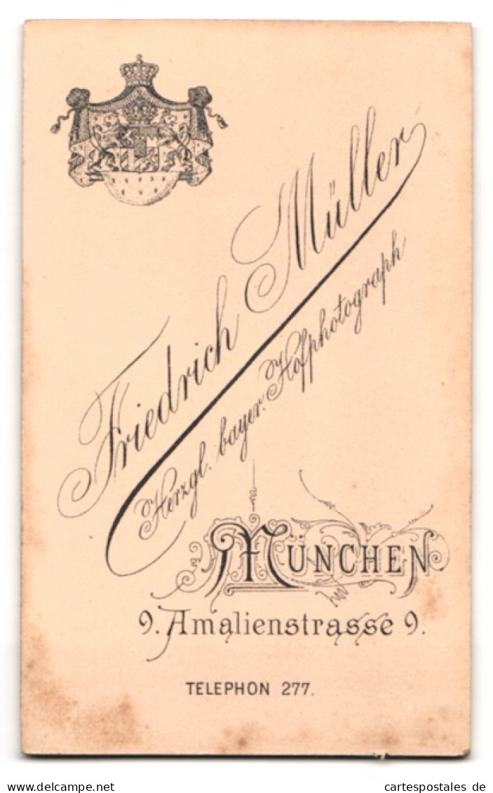 Fotografie Friedrich Müller, München, Amalienstrasse 9, Junge Frau In Hochgeknöpftem Kleid  - Anonyme Personen