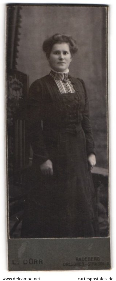 Fotografie L. Dürr, Radeberg, Dresdner-Str. 8, Junge Dame Im Kleid  - Anonieme Personen