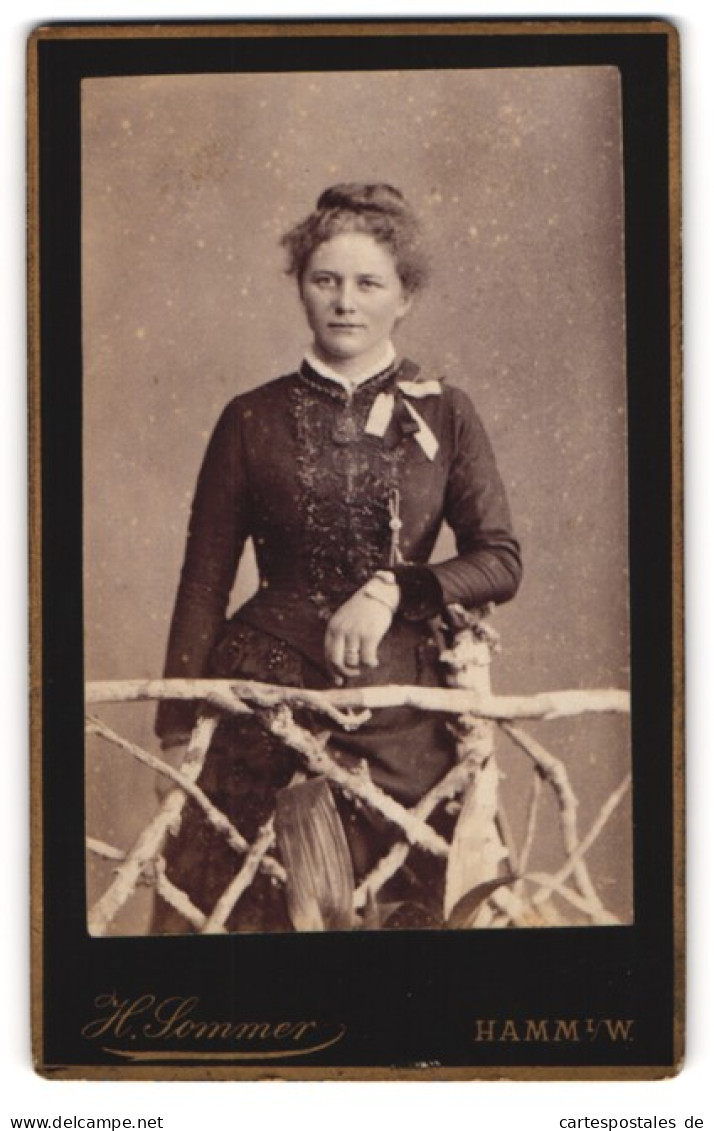 Fotografie Sommer, Hamm I. W., Gasstrasse 18, Junge Dame In Hübscher Kleidung  - Anonymous Persons