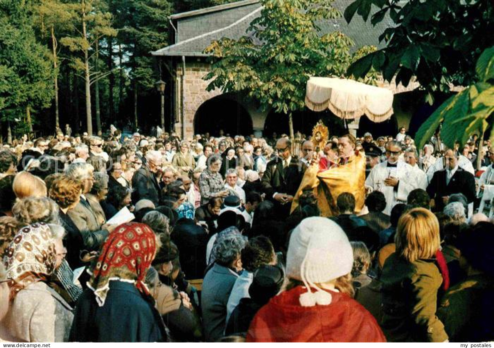 72910993 Banneux Notre Dame Explanade Avec Benediction Des Malades Segnung Der K - Sonstige & Ohne Zuordnung