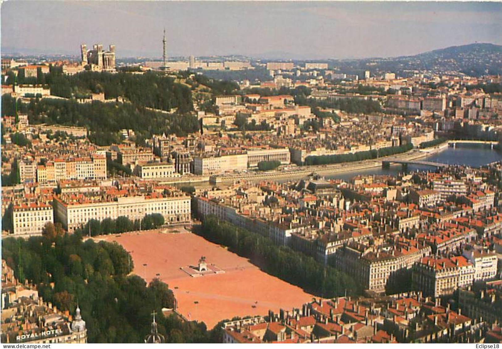 Lyon - La Place Bellecour    Y 111 - Other & Unclassified