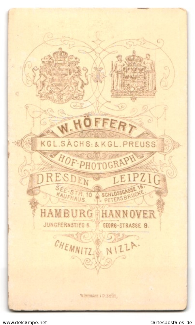 Fotografie W. Höffert, Dresden, See-Str. 10, Junger Herr Im Anzug Mit Krawatte  - Personnes Anonymes