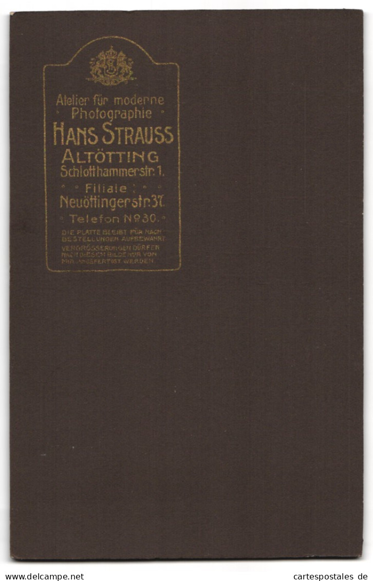 Fotografie Hans Strauss, Altötting, Schlotthammerstrasse 1, Gutbürgerliches Paar Im Sonntagsstaat  - Anonieme Personen