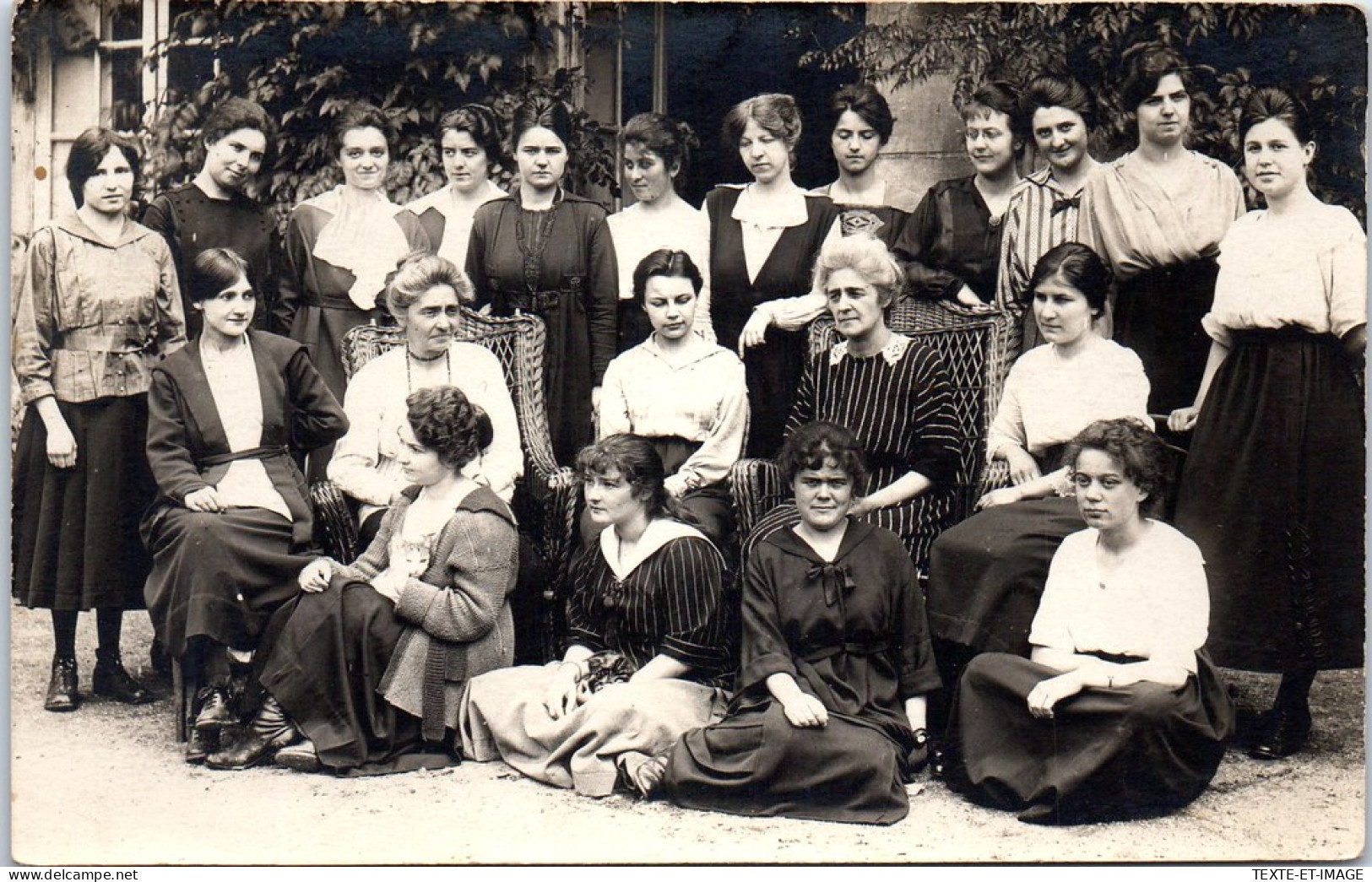 THEMES - CARTE PHOTO - Ecole De Jeune Femmes. - Fotografia