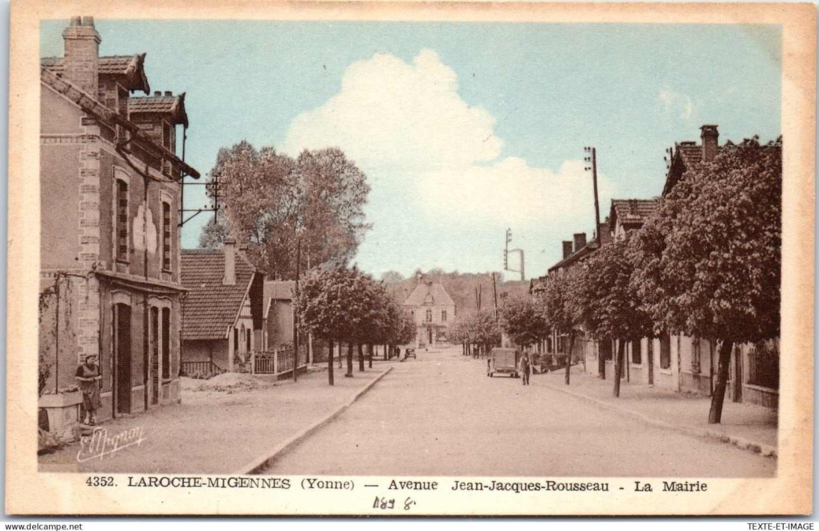89 LAROCHE MIGENNES - Avenue J.J Rousseau Et La Mairie  - Migennes