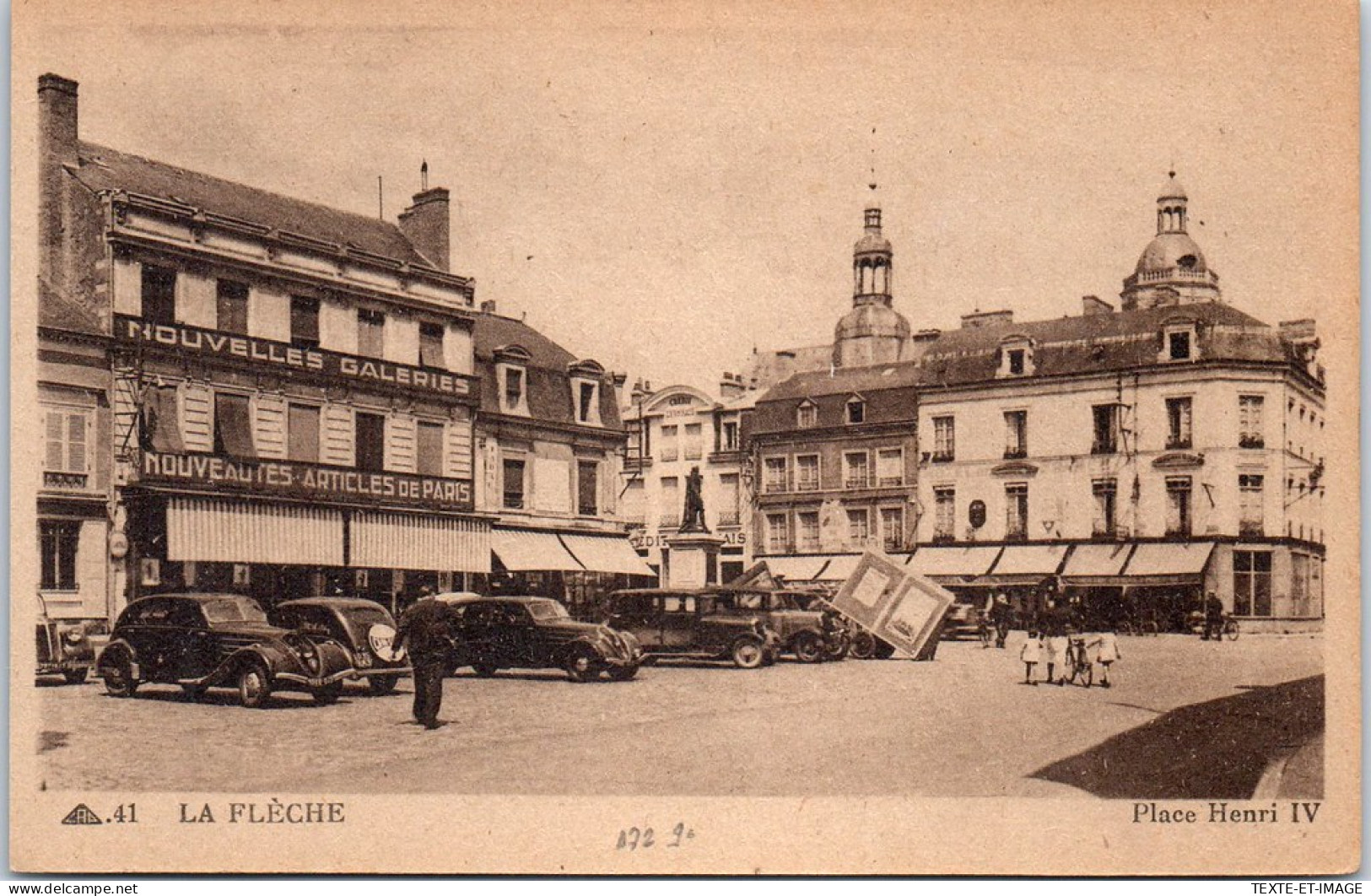 72 LA FLECHE - La Place Henri IV - La Fleche