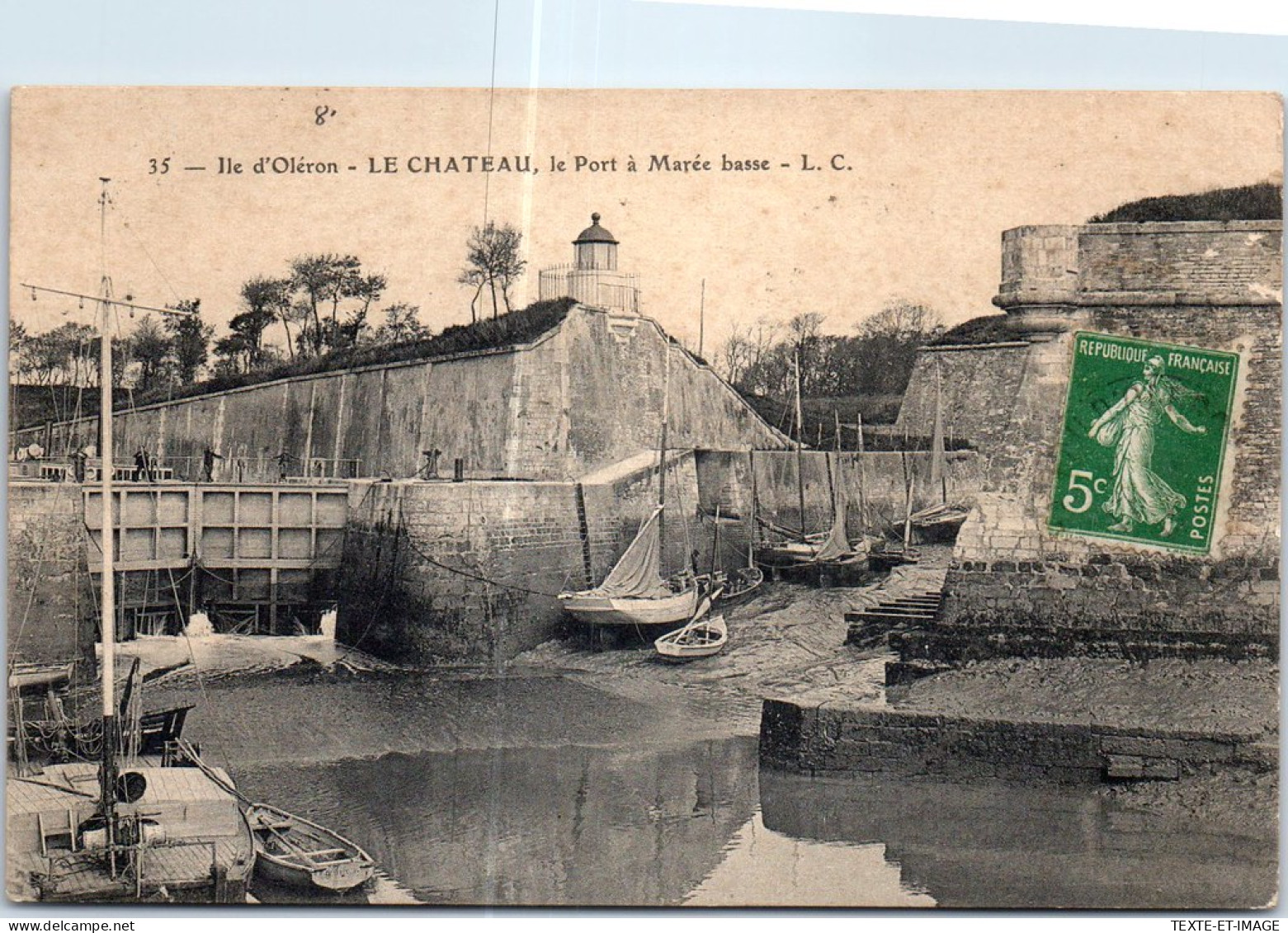 17 ILE D'OLERON - LE CHATEAU- Le Port A Maree Basse  - Ile D'Oléron