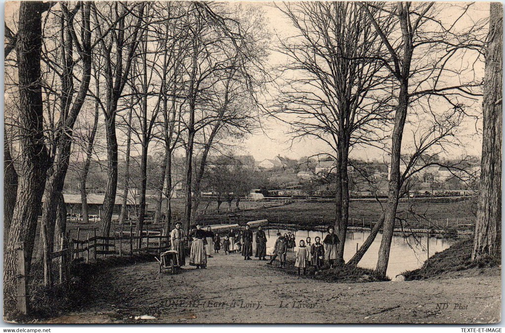 28 AUNEAU - Le Lavoir  - Auneau