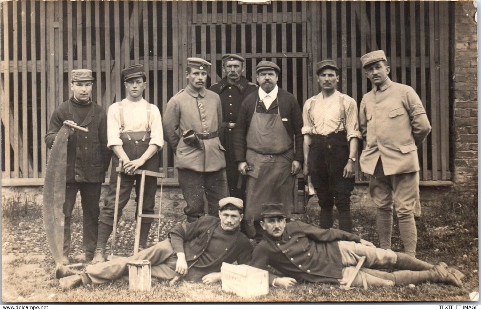 MILITARIA 14/18 CARTE PHOTO AUSBURG - Soldats Francais Et Gardes  - Oorlog 1914-18