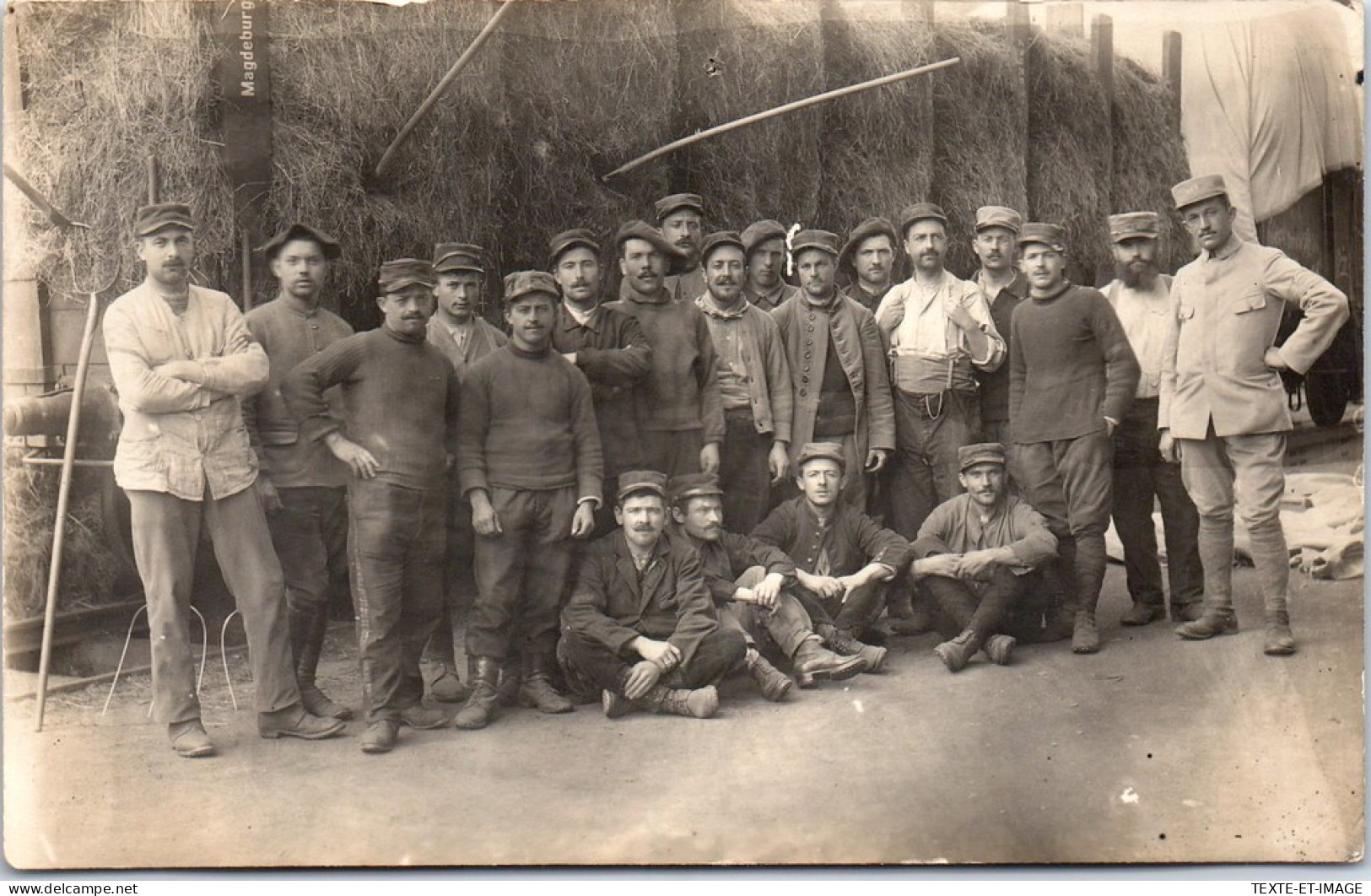 MILITARIA 14/18 CARTE PHOTO AUSBURG - Groupe Prisonniers Francais  - Oorlog 1914-18