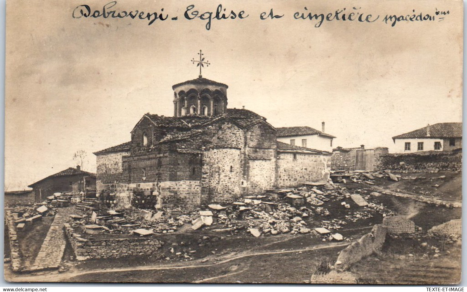 MACEDOINE - CARTE PHOTO - Vue De L'eglise & Cimetiere De DOBROVENI  - Macédoine Du Nord