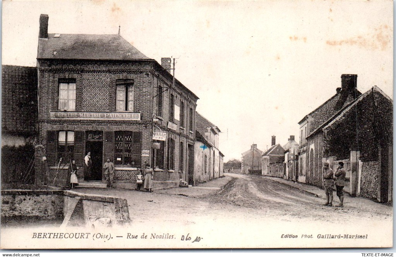 60 BERTHECOURT - La Rue De Noailles. - Autres & Non Classés