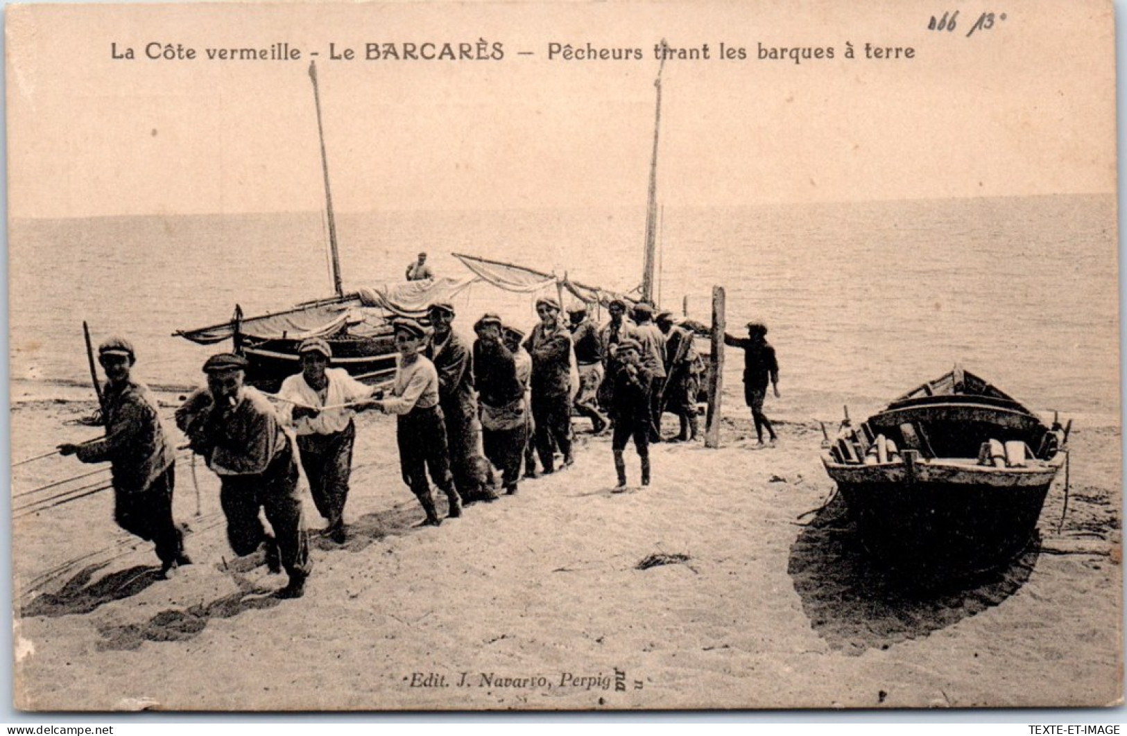 66 LE BARCARES - Pecheurs Tirant Les Barques A Terre  - Autres & Non Classés
