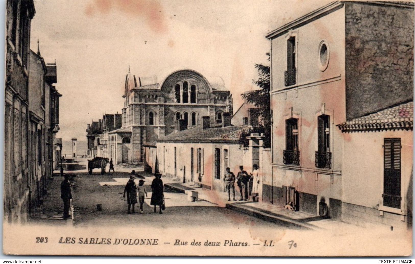 85 LES SABLES D'OLONNE - La Rue Des Deux Phares  - Sables D'Olonne