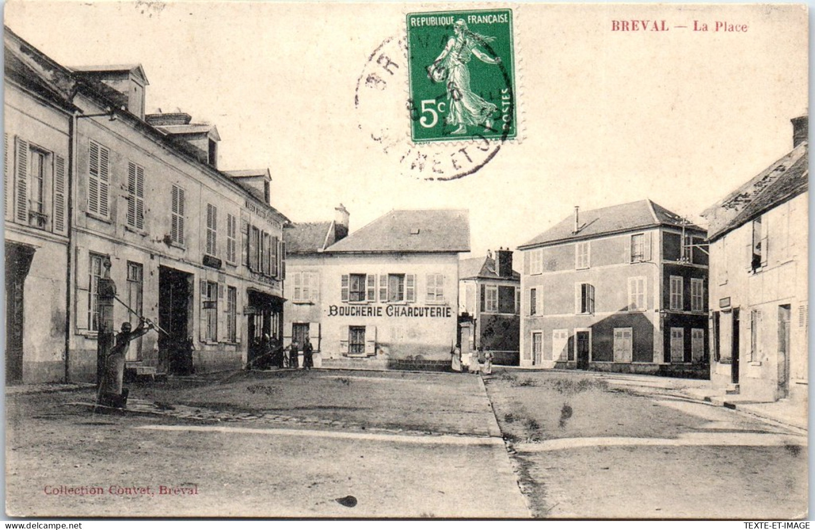27 BREVAL - Vue De La Place Du Village  - Autres & Non Classés