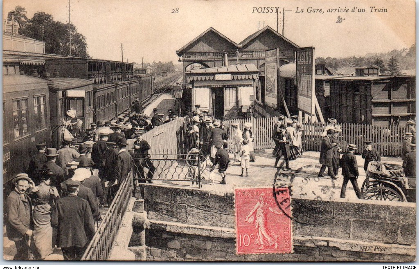 78  POISSY - La Gare, Arrivee D'un Train. - Poissy