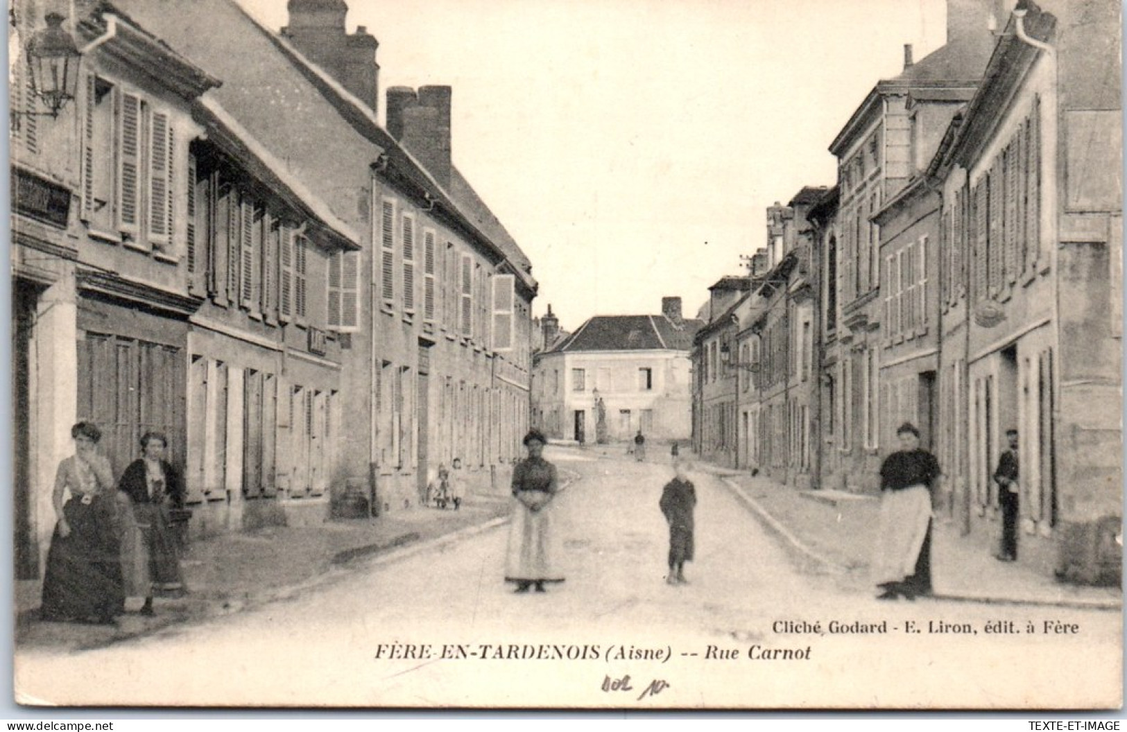 02 FERE EN TARDENOIS - La Rue Carnot. - Fere En Tardenois