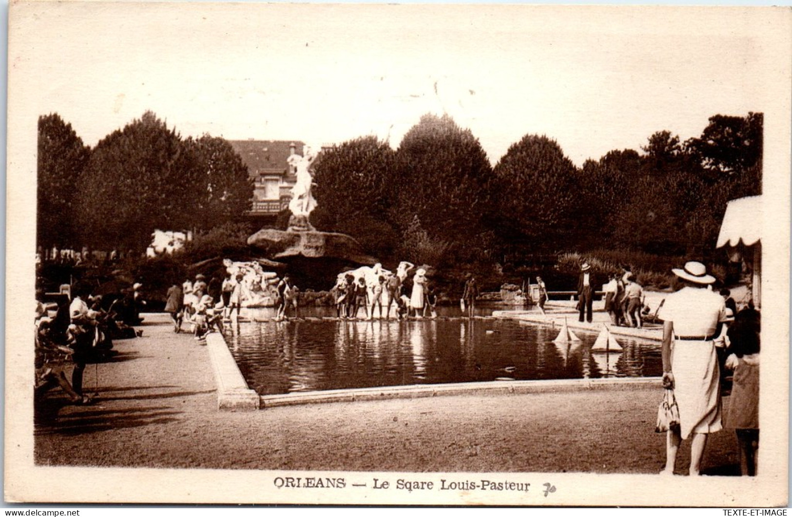 45 ORLEANS - Au Square Pasteur  - Orleans