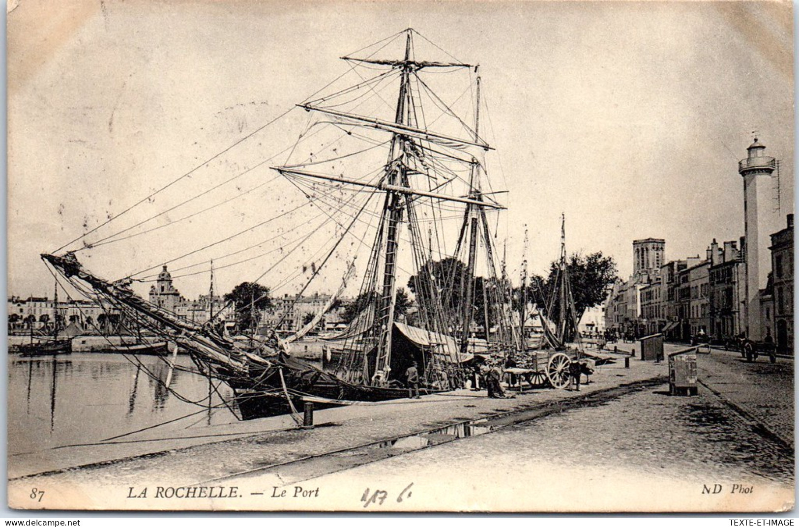 17 LA ROCHELLE - Un Coin Du Port (bateau A Quai) - La Rochelle