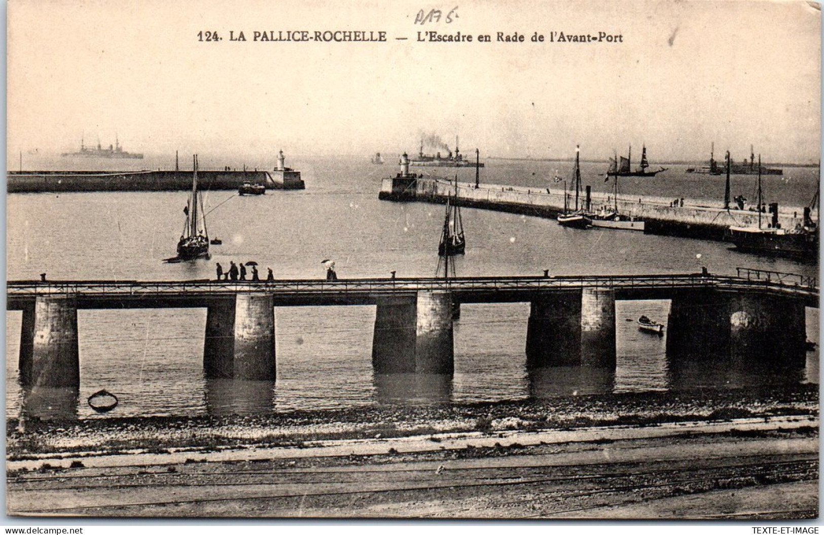 17 LA PALLICE - L'escadre En Rade De L'avant Port. - Andere & Zonder Classificatie
