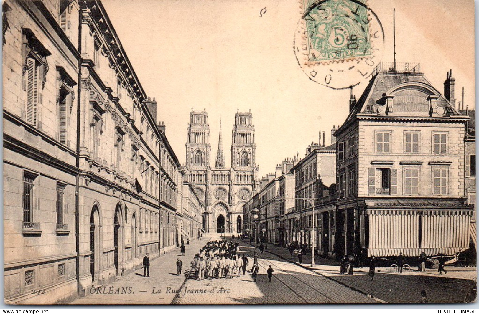 45 ORLEANS - Perspective De La Rue J D'arc Et Cathedrale Au Fond  - Orleans