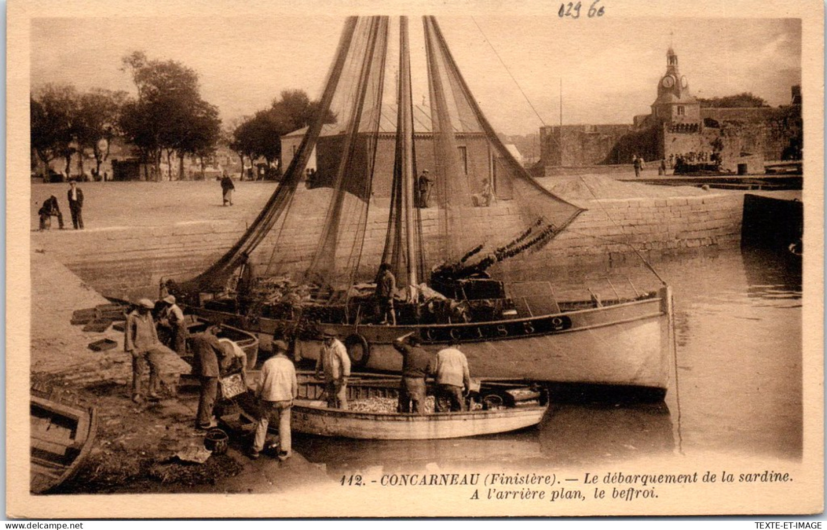 29 CONCARNEAU - Le Debarquement De La Sardine  - Concarneau