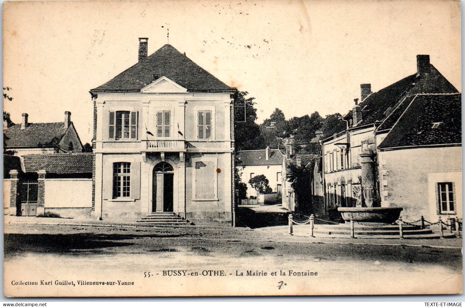 89 BUSSY EN OTHE - La Mairie Et La Fontaine. - Andere & Zonder Classificatie
