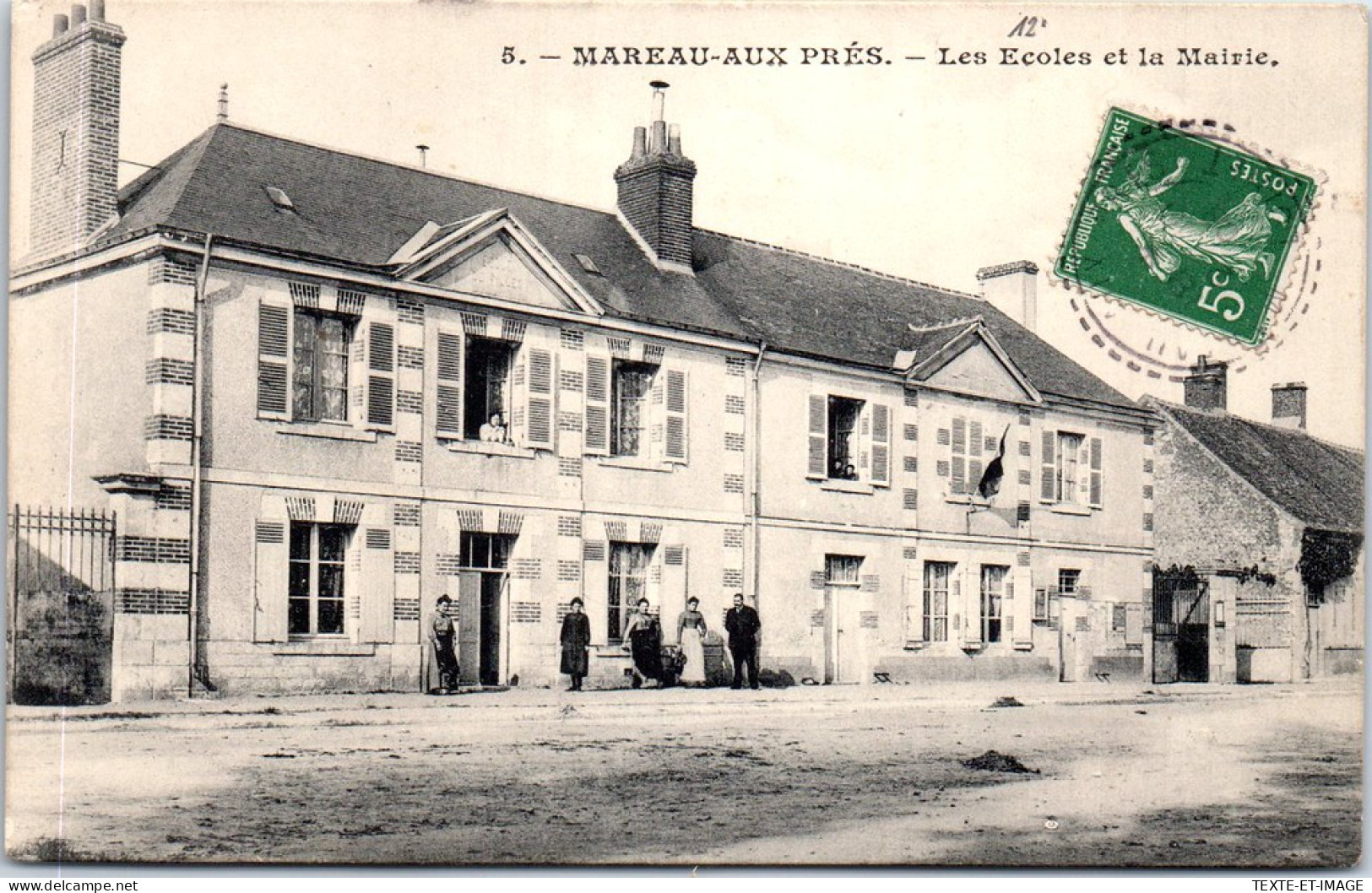 45 MAREAU AUX PRES - Les Ecoles Et La Mairie. - Other & Unclassified