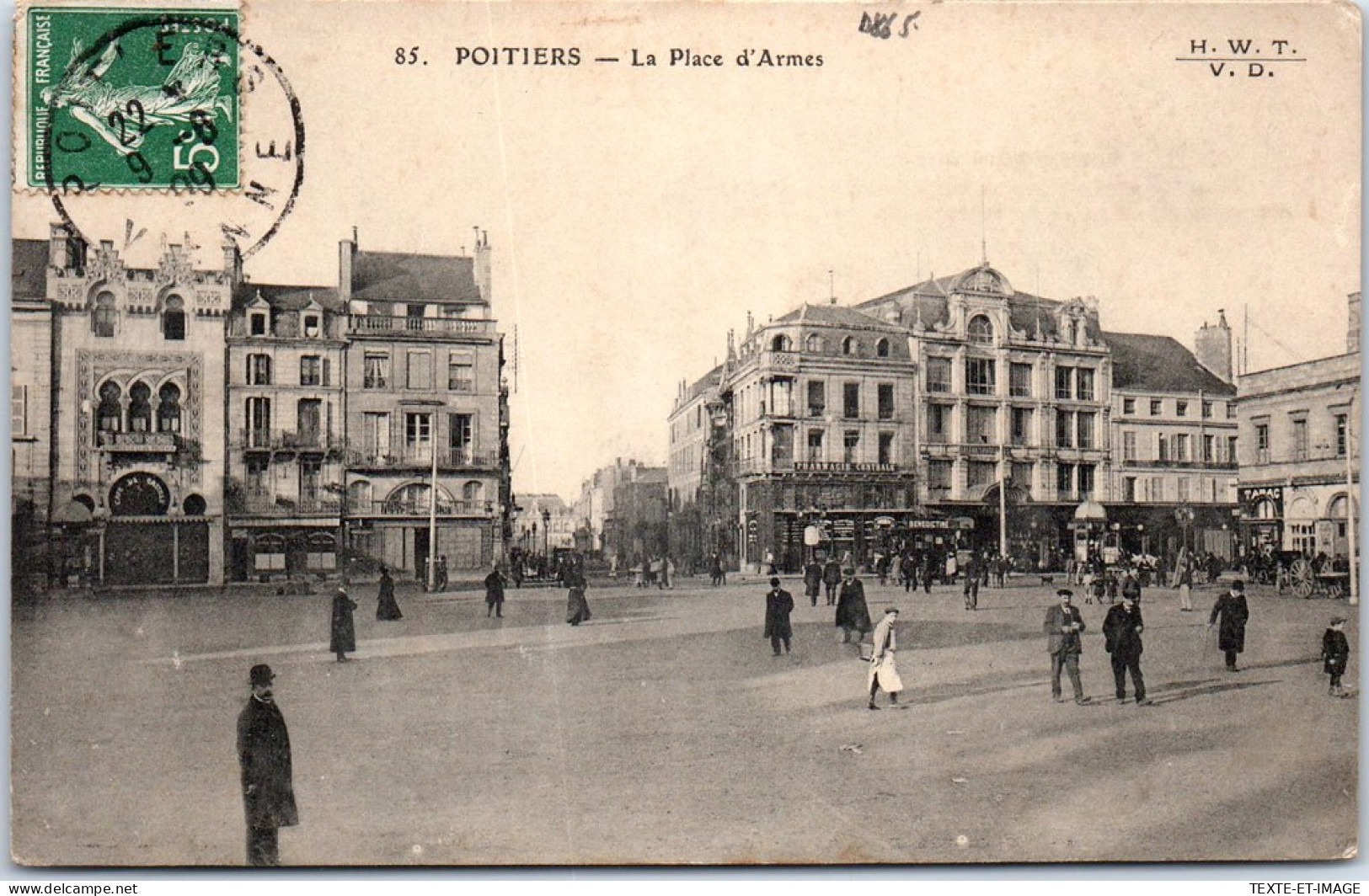 86 POITIERS - Vue De La Place D'armes. - Poitiers