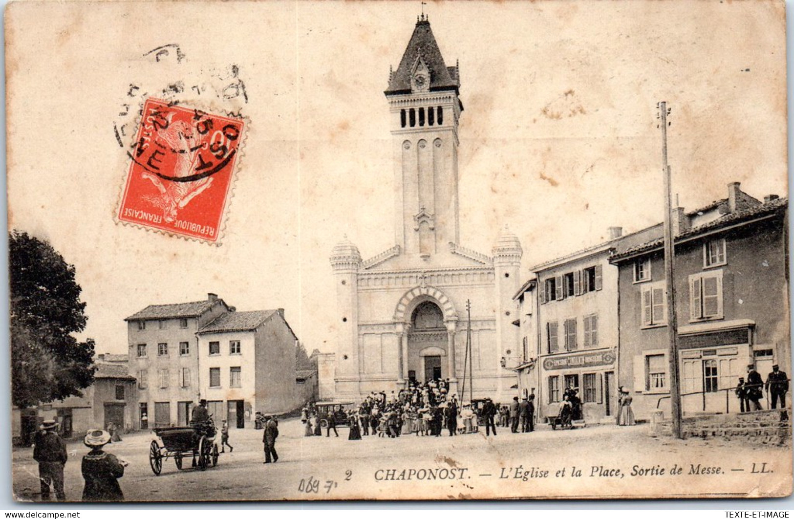 69 CHAPONOST - L'eglise Et La Place, Sortie De Messe - Autres & Non Classés