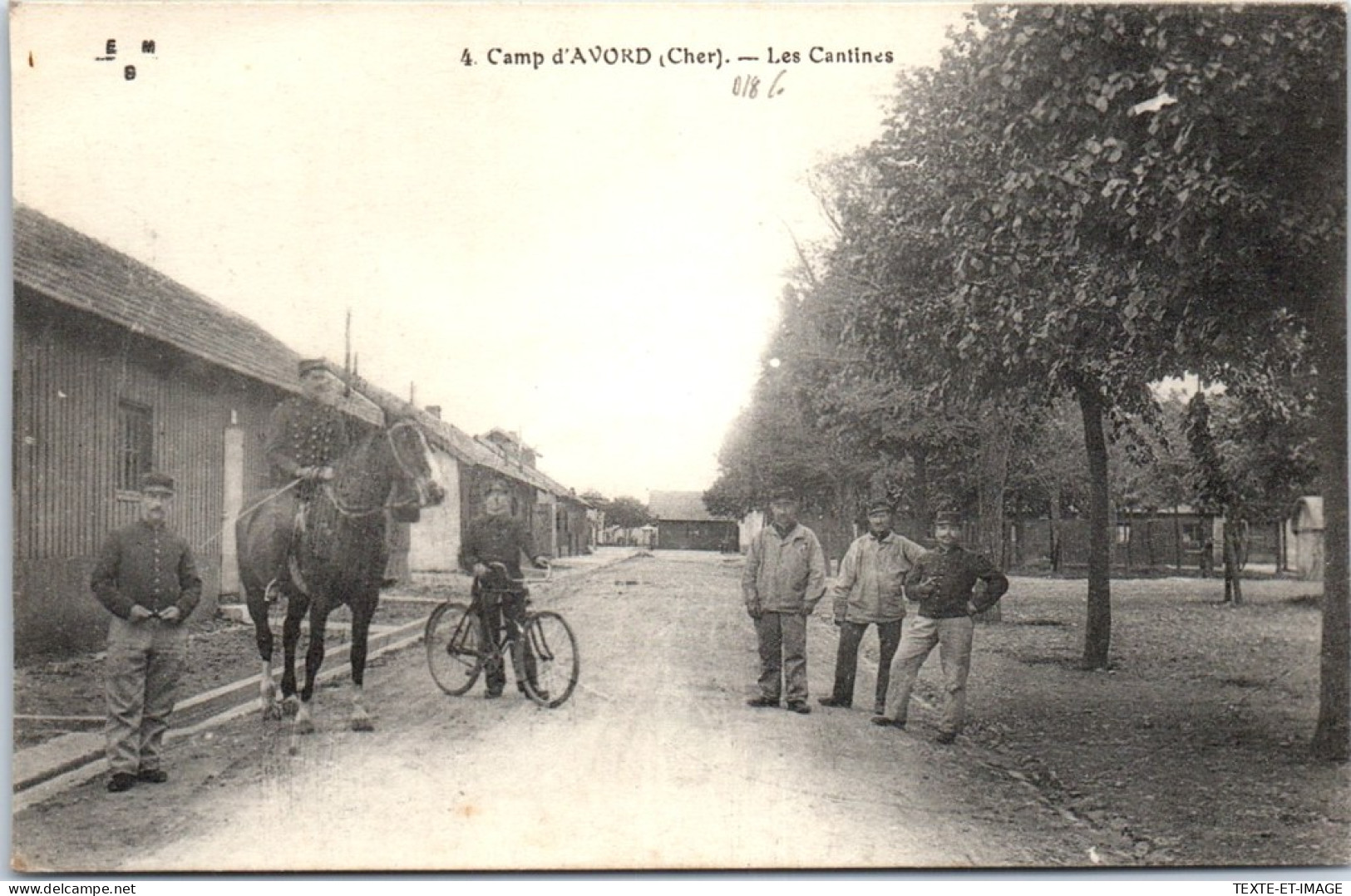 18 AVORD - Le Camp, Les Cantines. - Avord